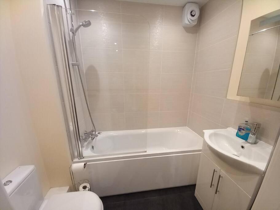 נוטינגהאם Roomy Penthouse 2 Double Bed Apartment - Spacious - Central Beeston - Free Secure Parking - מראה חיצוני תמונה