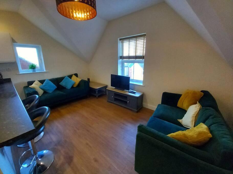 נוטינגהאם Roomy Penthouse 2 Double Bed Apartment - Spacious - Central Beeston - Free Secure Parking - מראה חיצוני תמונה