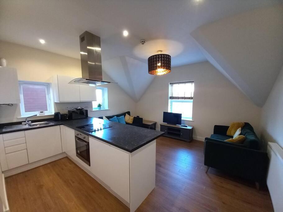 נוטינגהאם Roomy Penthouse 2 Double Bed Apartment - Spacious - Central Beeston - Free Secure Parking - מראה חיצוני תמונה